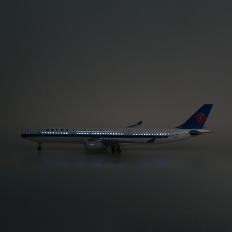 Modellino di Aereo Commerciale - Model Kit Simulator recensione e prezzo